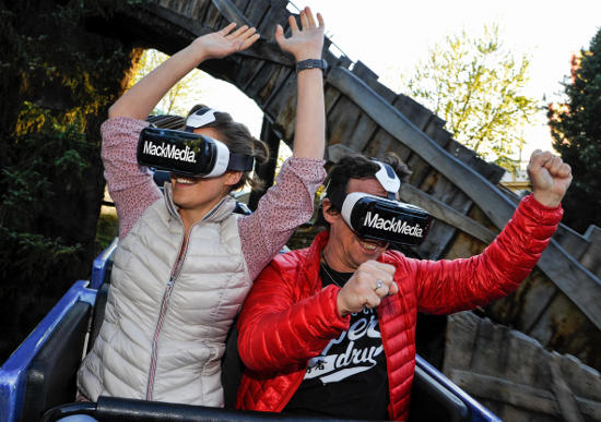 Mit den „Virtual Reality Brillen“ erleben die Besucher eine auf die Attraktion perfekt abgestimmte Animation. Bild: Europa-Park