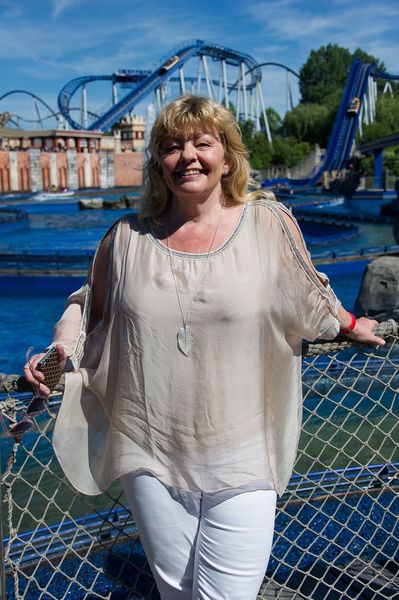 Inger Nilsson genießt den sommerlichen Tag im beliebtesten Freizeitpark Europas. Bild: Europa-Park