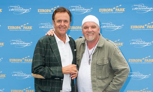 Roland Mack (li.), Inhaber Europa-Park, mit DJ Ötzi. Bild: Europa-Park