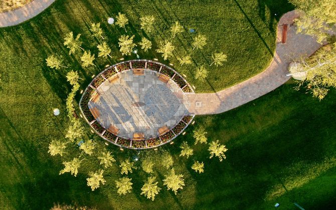 Der Roland Mack Platz in Form eines einzelnen Lindenblatts. Bild: Europa-Park