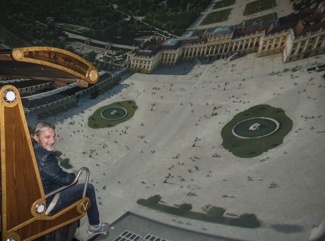 Stefan Jürgens bei seinem Flug mit dem Voletarium. Bild: Europa-Park